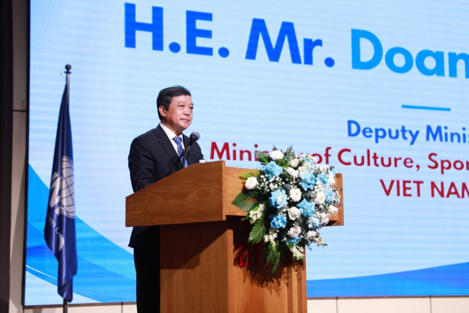 Thứ trưởng Bộ Văn hóa, Thể thao và Du lịch Đoàn Văn Việt phát biểu chào mừng tại lễ khai mạc Hội thảo